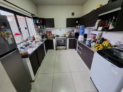 CASA EN VENTA  - URB . VALPARAISO
