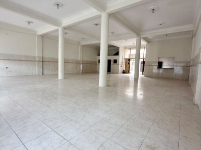 CASA COMERCIAL SOBRE AVENIDA PRINCIPAL EN VENTA