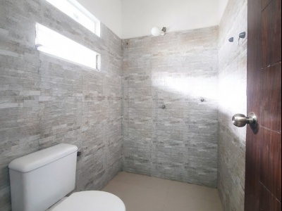 EN VENTA EN ESQUINA LOTE CON CASA DE 2 D. ZONA ESTE