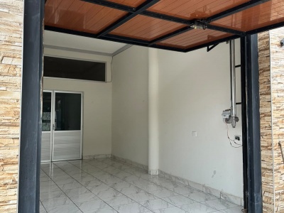 Casa con tienda comercial EN VENTA - ZONA CUMAVI