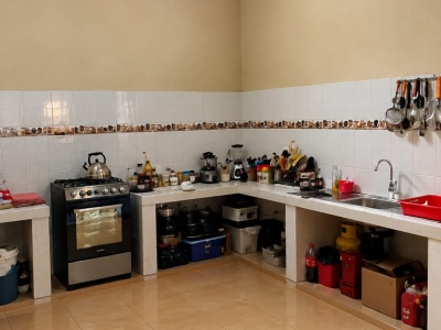 CASA EN VENTA ZONA AV LUJAN 8vo Y 9no ANILLO CON TIENDA AMPLIA