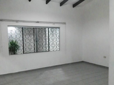 Hermosa y amplia casa en venta en Zona Norte Urb. El Mirador de Akualand