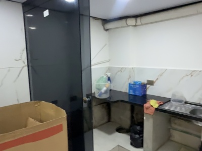 Tienda comercial en Alquiler sobre avenida - Zona Centro