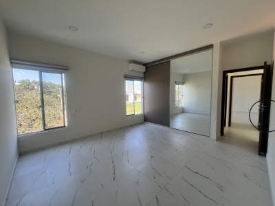 CASA DE 4 DORMITORIOS EN VENTA EN EL URUBO VILLA BONITA