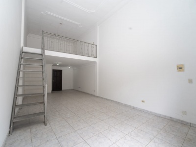 Esquina Comercial en Alquiler