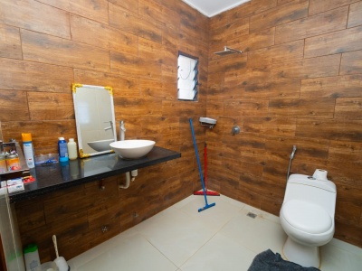 CASA DE 4 DORMITORIOS EN VENTA AV CUMAVI 8vo ANILLO