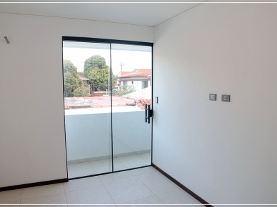 Casa 3 dormitorios Barrio Oriental (zona 4to anillo entre Canal Isuto y Radial 26)