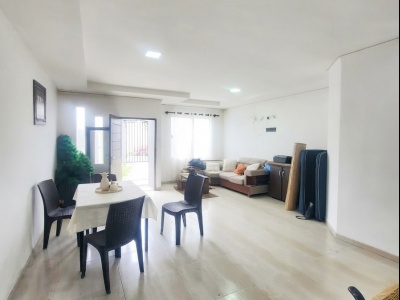 EN VENTA EN ESQUINA LOTE CON CASA DE 2 D. ZONA ESTE