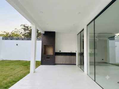 HERMOSA CASA A ESTRENAR URUBO