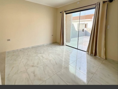 CASA A ESTRENAR SOBRE AV. DOBLE VIA LA GUARDIA