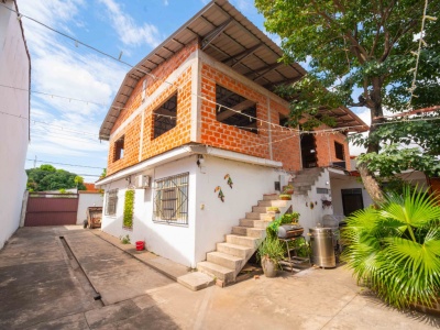 CASA EN VENTA BARRIO LA CHACARILLA