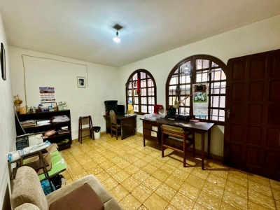 "CASA COMERCIAL EN VENTA, DE 480,80  M2, DE 2 PLANTAS, SOBRE CALLE CAMPERO"