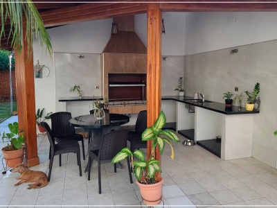 CASA EN VENTA PARA VIVIENDA Y OFICINAS 4to ANILLO Av. SANTOS DUMONT