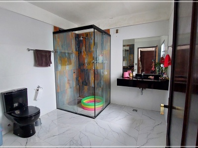 CASA EN VENTA PARA VIVIENDA Y OFICINAS 4to ANILLO Av. SANTOS DUMONT