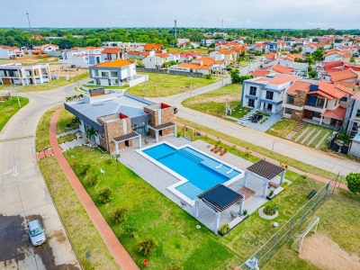 CASA EN VENTA COND. SANTA CRUZ DE LA COLINA