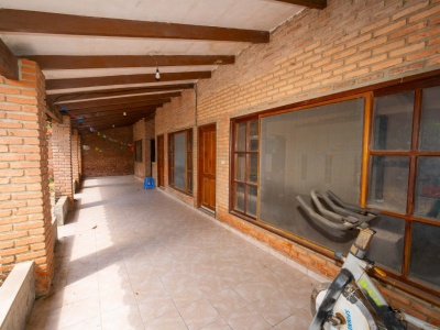 Casa en venta con amplio terreno